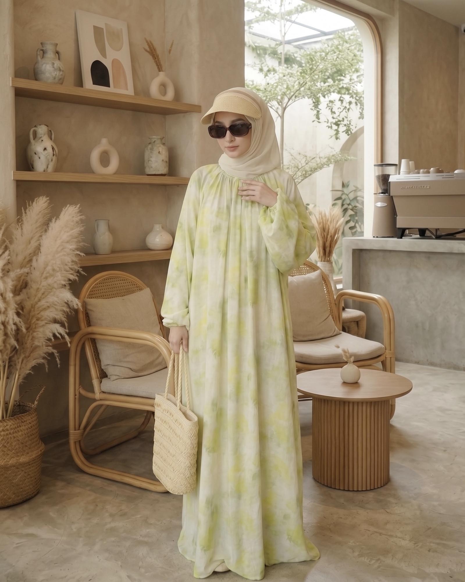 BH10 Emma Dress (Bright Apple) - Image 2